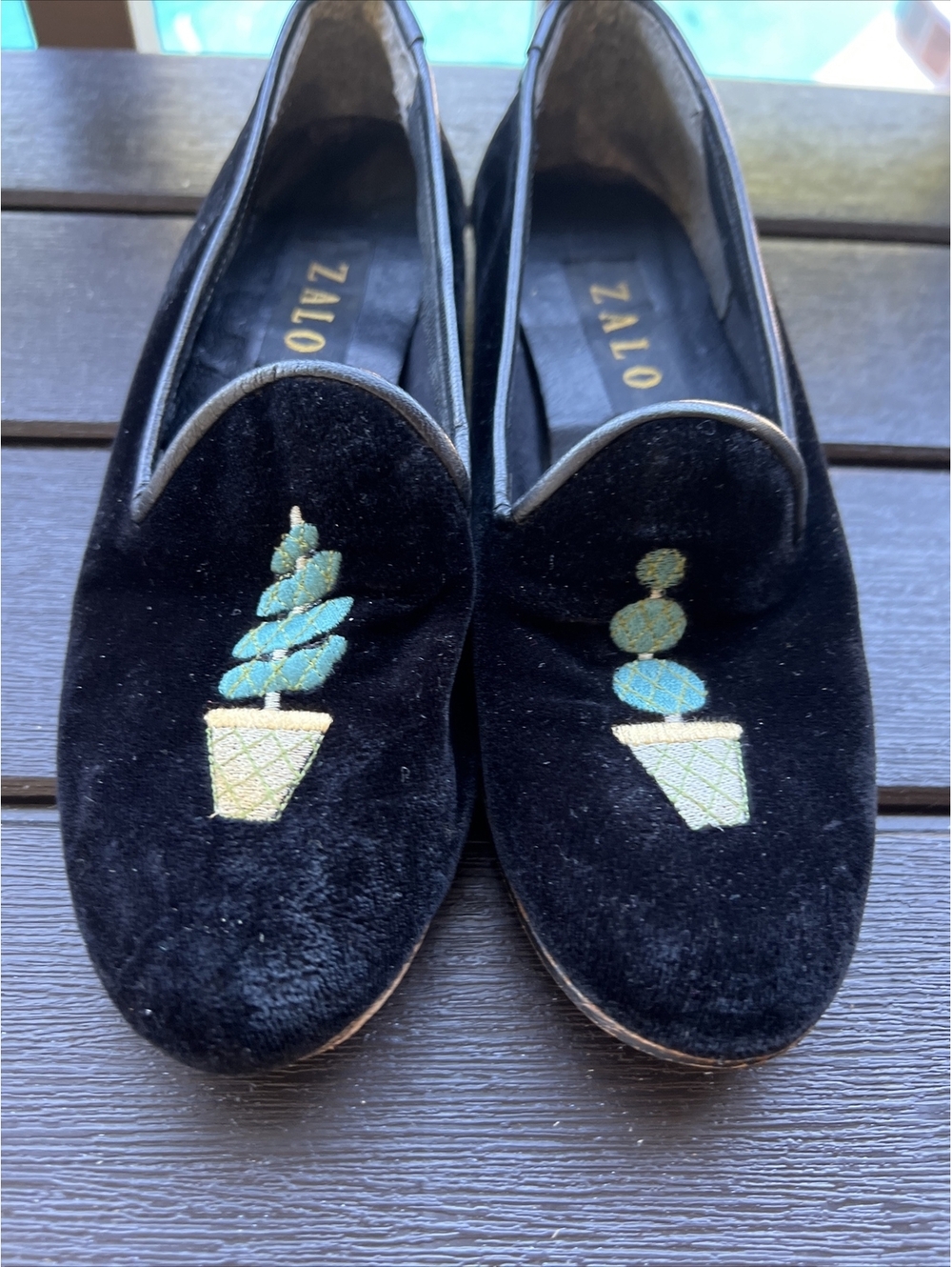 Zalo Black Velvet Topiary Embroidered Flat Loafer Shoes Size 7 M.